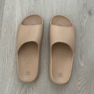 Wild Fable Target Beige Slide Sandals